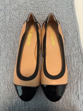 Dream Pairs Tan and Black Cap-Toe Ballet Flats